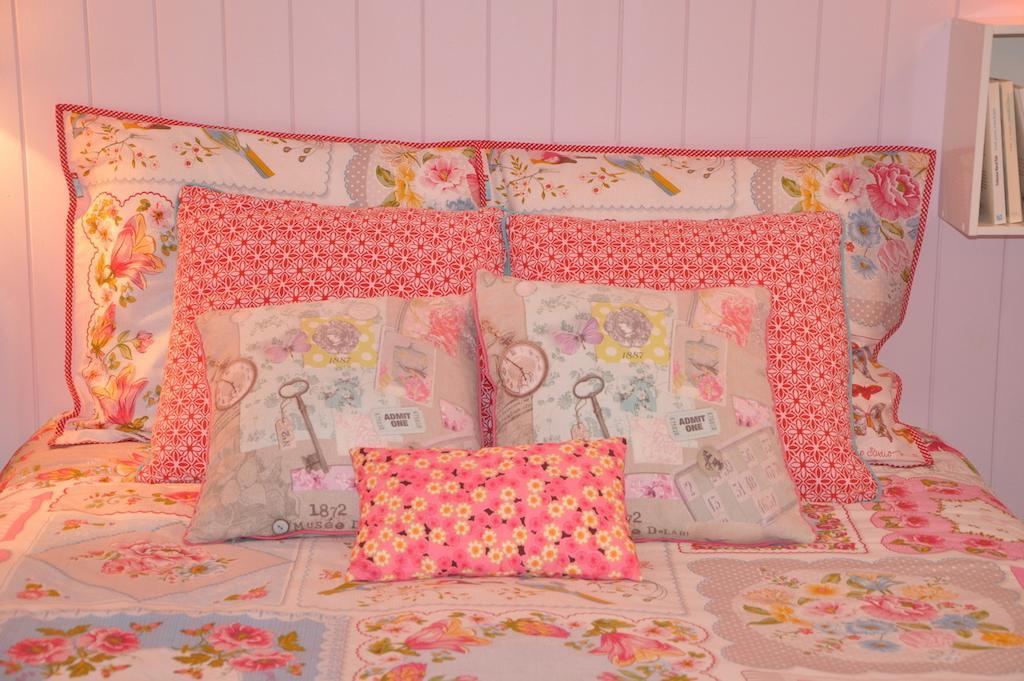 La Maison De Rose Bed & Breakfast Brossac Стая снимка