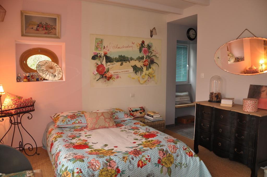 La Maison De Rose Bed & Breakfast Brossac Стая снимка