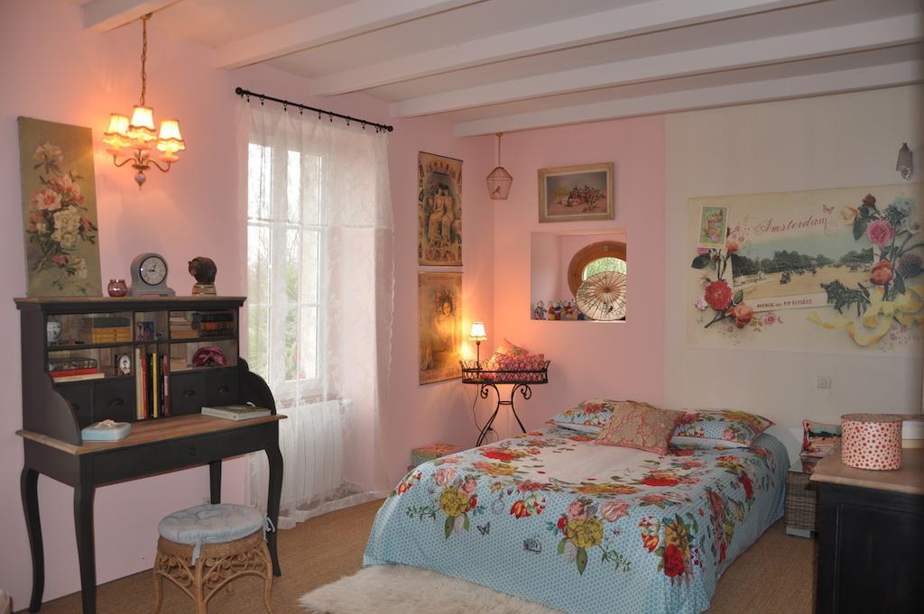 La Maison De Rose Bed & Breakfast Brossac Стая снимка